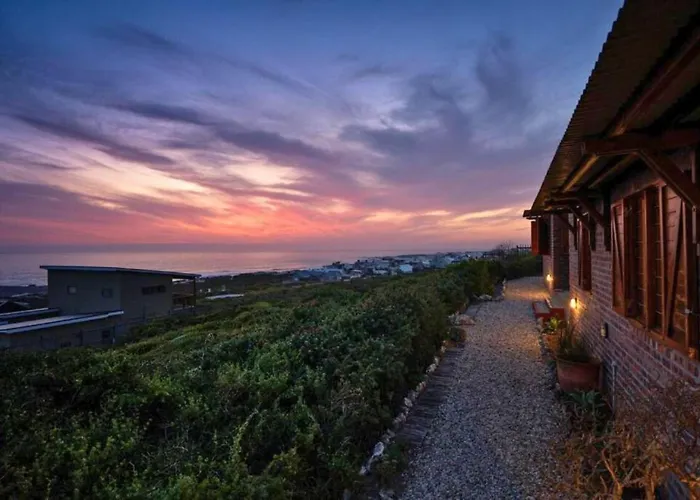 Yzerfontein 3 Bed House With Pool & Sea Views