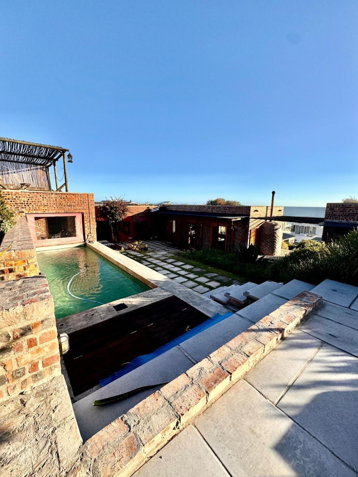 3 Bed House With Pool & Sea Views Yzerfontein