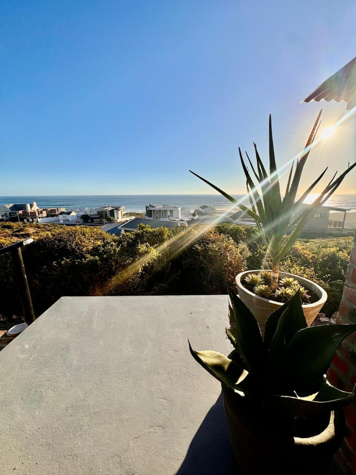 3 Bed House With Pool & Sea Views * Yzerfontein