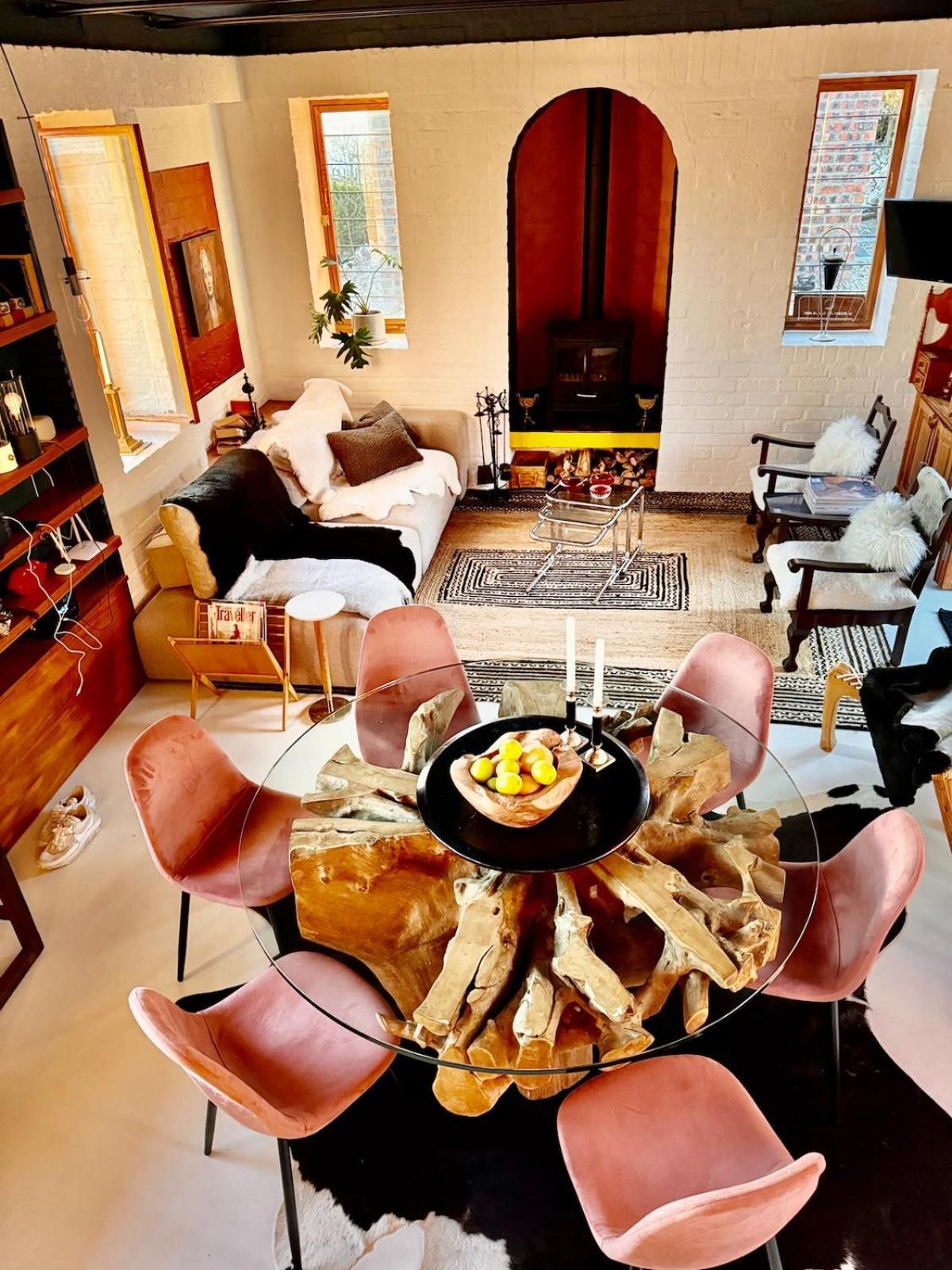 3 Bed House With Pool & Sea Views *